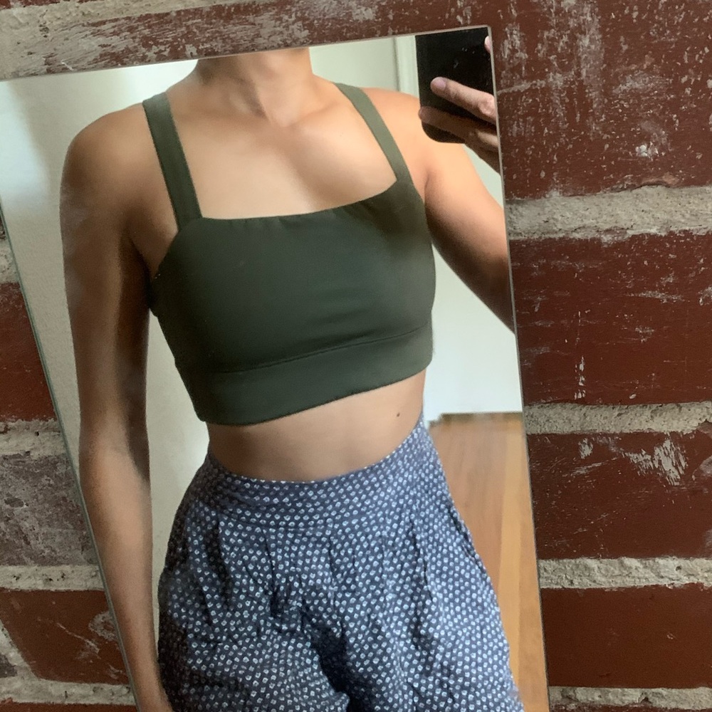 Everlane Perform crop top